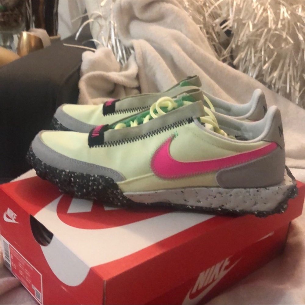 Nike waffle shoes  excellent condition worn 1 day indoors.